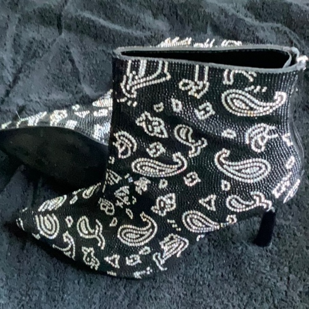 Nine West boot, size 9..worn once to a concert